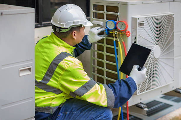 Professional Hvac technician working in Aberdeen, MS